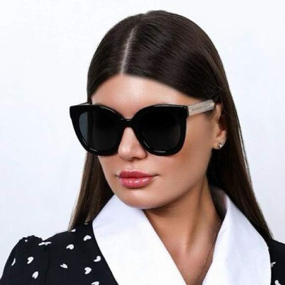 GUCCI SUNGLASSES
GG0564SN - Picture 2 of 8